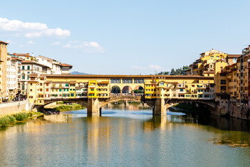 Fototapeta na wymiar Ponte Vecchio bridge over Arno-rivir in Florence, Toscany, Italy, Europe