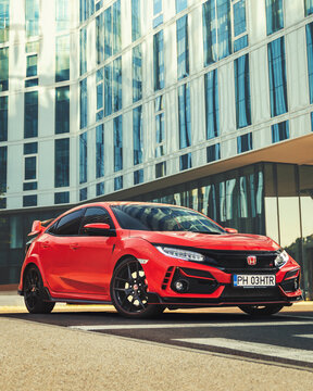 Honda Civic Type R Ultimate Edition front view, grille, headlights and wheel details