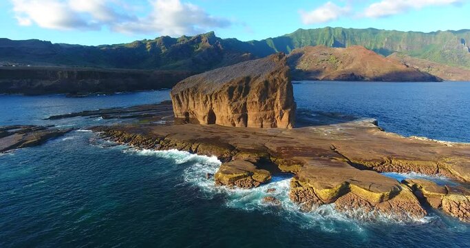 video motu papa sur l'ile de ua huka dans l'archipel des marquise en polyn&eacute;sie francaise 
