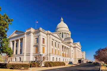 Obraz premium Sunny view of the State Capitol building