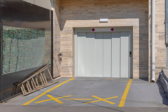 Lift Underground Garage