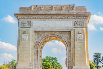 Fototapeta na wymiar Arch of Triumph in Bucharest, Romania