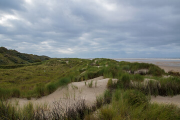Die Ostfriesische Insel Borkum im Oktober mit Wegen durch die D&uuml;nenlandschaft. Dieser Teil der Insel geh&ouml;rt zum Nationalpark Wattenmeer.