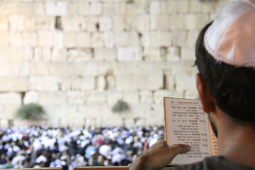 man praying in jerusalem western wall