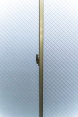 オフィスの窓のカギ