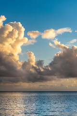 Fototapeta na wymiar Cloudy sky above the ocean