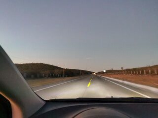 conduciendo en carretera