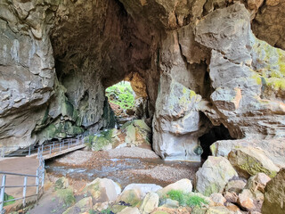 Wombeyan Creek flowing into the entrance cavern of Fig Tree Cave where it continues as an underground river
