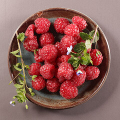 raspberry fruit and leaf- topview