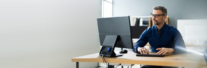Businessman Using Business Computer In Office - obrazy, fototapety, plakaty