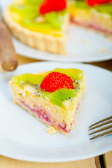 kiwi and strawberry pie tart