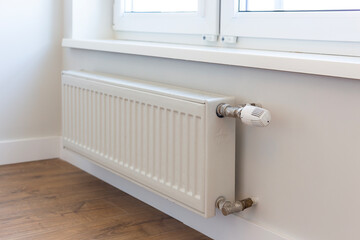 Wall mounted heating radiator with thermostat