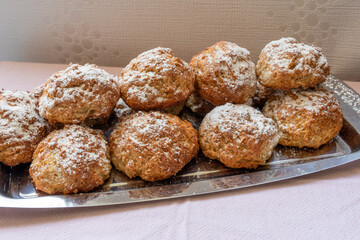 Lecker und hübsch angerichtet sind die frischen Ofen Quarkbällchen aus der heimischen Backstube