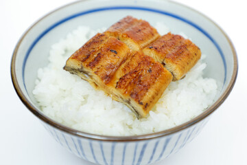 鰻を乗せた白米