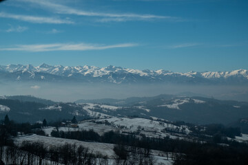 Fototapeta premium the snow-covered monviso mountain range in the Piedmontese Langhe near Alba, in January 2022