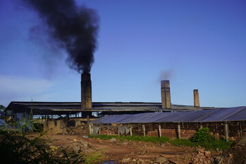 Brick factory that endangers the environment and residents of the town of Cacao Pirêra with its...
