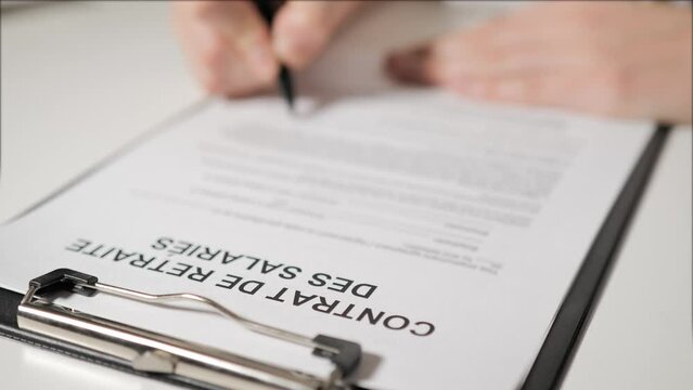 employee retirement agreement in French-speaking languages. An HR employee sends an employee into retirement. Staff reduction. Resignation.