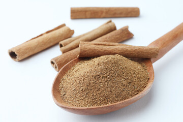 Cinnamon sticks and powder