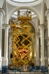 Fototapeta premium Lavori di restauro in chiesa con ponteggi