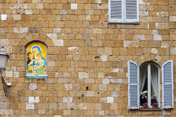 イタリアの街のレンガ造りの壁