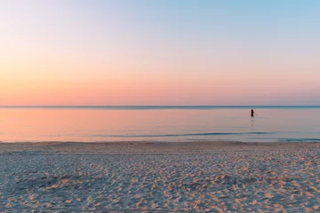 Papier peint photo Clear and calm sunset on sea shore glowing pink