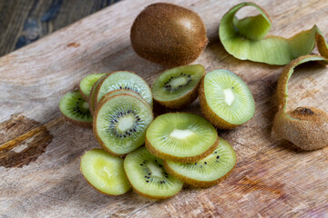 kiwi fruit washed and cut into pieces