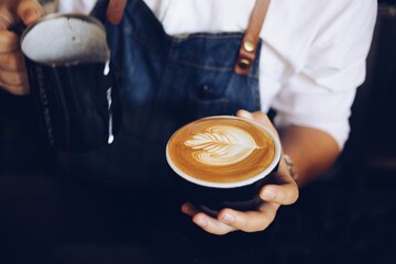 Fototapeta na wymiar How to make coffee latte art.