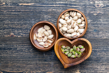 Obraz na płótnie Canvas pistachio nuts ready and fried in salt for taste