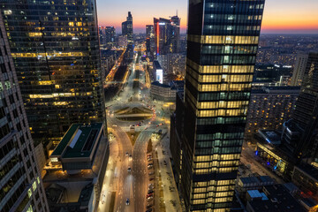 Warszawa, wieżowce nocą, zdjęcia z drona, zachód słońca © Arkadiusz