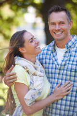 Obraz premium Her feelings for him are true. An affectionate couple outside on a summers day.