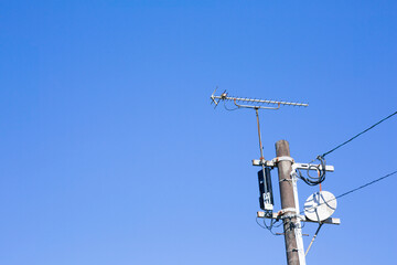 重なった電線の分岐	