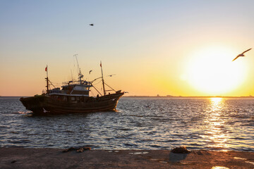 Fototapeta na wymiar Wooden fishing boats on the coast in the evening