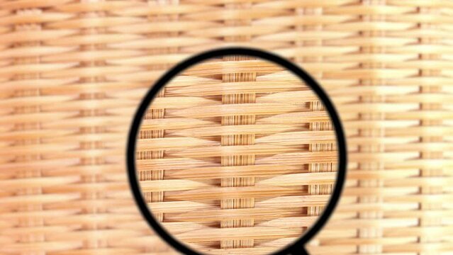 竹細工の網目模様と拡大鏡