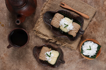 Getuk Lindri is a traditional Indonesian dessert made from mashed cassava, rolled into groovy loaf and topped with grated coconut.