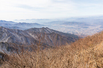 Cloudy sky, unmelted snow and mountain scenery from the top of the mountain.