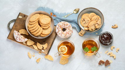 Fototapeta na wymiar Delicious oat cookies on light background.