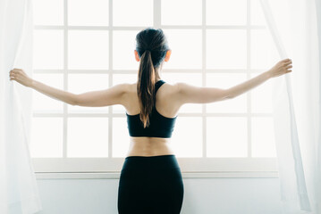 女性のボディ（後ろ姿）
