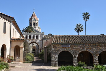 Fototapeta na wymiar France, côte d'azur, Cannes, Iles de Lérins, Ile Saint Honorat, l'Abbaye de Lérins et son monastère.