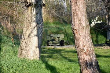 In ricordo della seconda guerra mondiale cannone