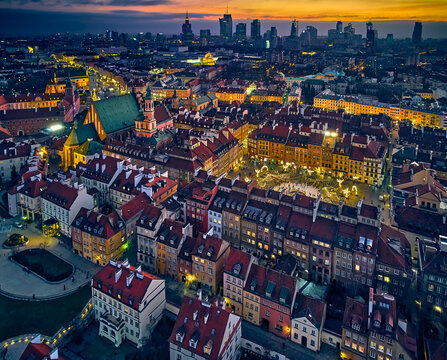Beautiful panoramic aerial drone skyline sunset view of the Warsaw City Centre with skyscrapers of the Warsaw City and Warsaw's old town with a market square and a mermaid statue, Poland, EU © udmurd