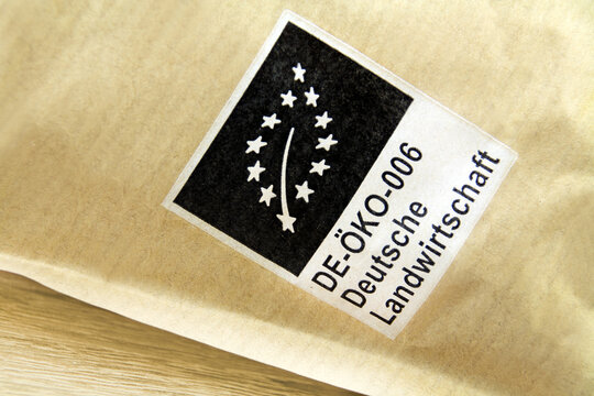 EU-Bio-Siegel Deutsche Landwirtschaft Symbol auf Verpackung aus Papier