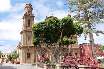 Kirche und Park in Gáldar auf Gran Canaria - obrazy, fototapety, plakaty