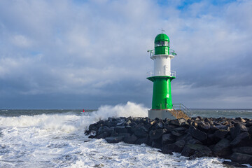 Mole an der Ostseeküste in Warnemünde