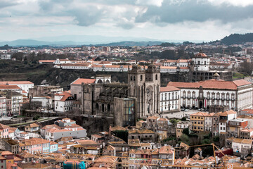 Naklejka premium Kirche in Porto mit einer schönen Aussicht