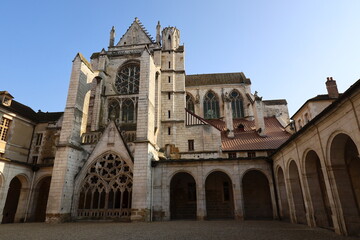 Fototapeta na wymiar L'abbaye Saint Germain, vue de l'extérieur, ville de Auxerre, département de l'Yonne, France