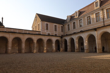 Fototapeta na wymiar L'abbaye Saint Germain, vue de l'extérieur, ville de Auxerre, département de l'Yonne, France