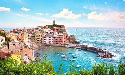 Amazing cityscape with boats and colored houses in Vernazza, Cinque Terre, Italy. Amazing places. A popular vacation spot. - obrazy, fototapety, plakaty