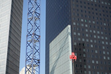 Grue et chantier au milieu des tours &agrave; La D&eacute;fense