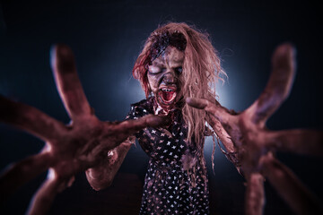 Obraz premium girl, woman, Zombies, Apocalypse, burnt people