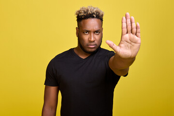 Stop, there is no road here - a dark-skinned guy shows with a stopping hand gesture with a serious look. I don't want to listen to this nonsense anymore - the man shows all his indignation